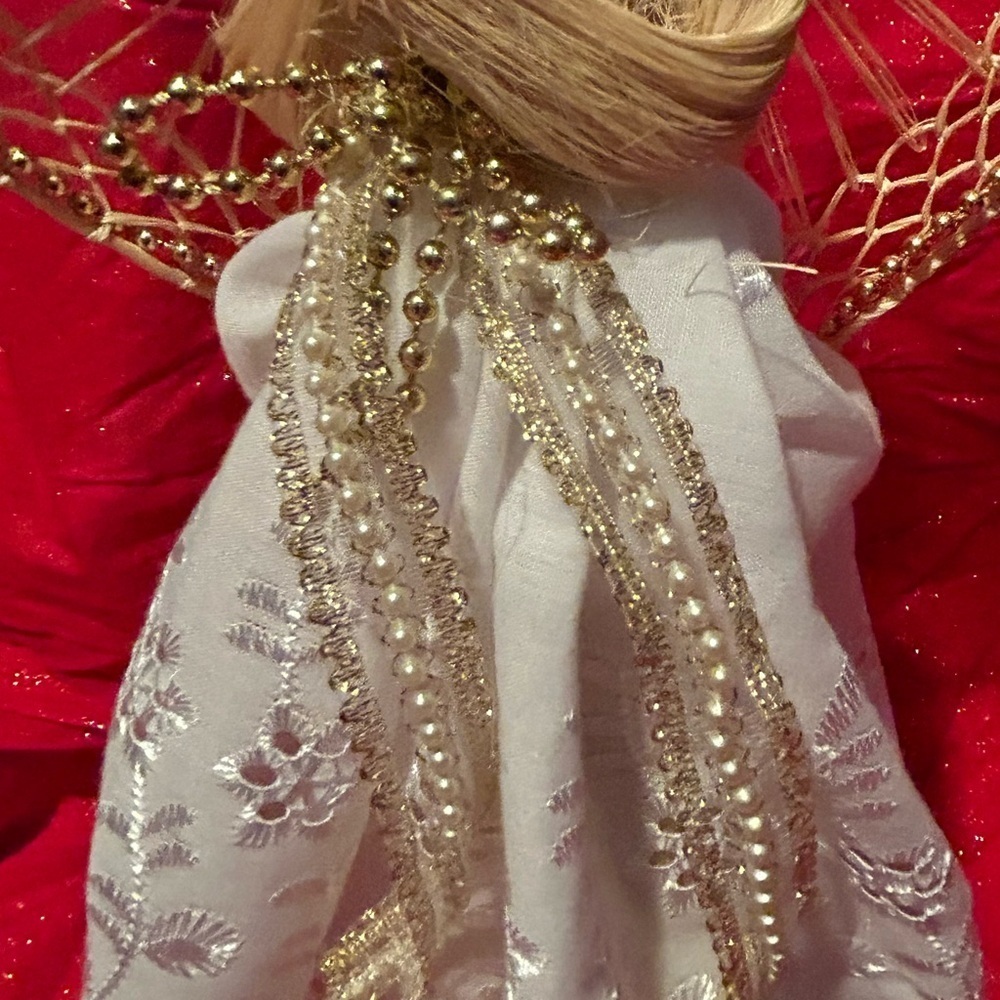 Vintage Abaca angel made out of Manila hemp with white eyelet dress- preloved - Picture 3 of 7